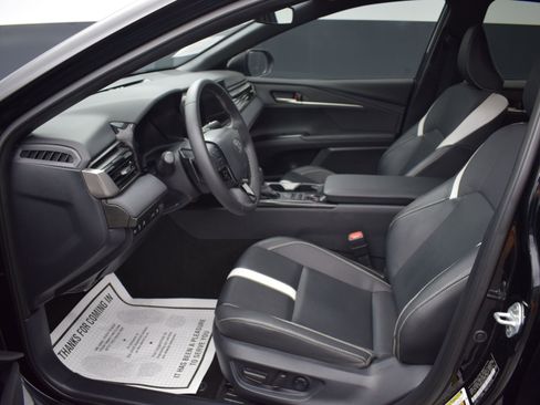 Used 2025 Toyota Camry SE FWD image 13