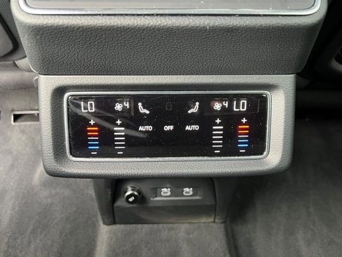 Used 2021 Audi e-tron Premium w/ Convenience Plus Package image 20