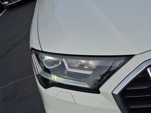 Used 2023 Audi Q7 2.0T Premium w/ Towing Package AWD/4WD image 9
