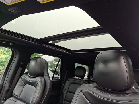 Certified 2021 Lincoln Navigator Reserve AWD/4WD image 15