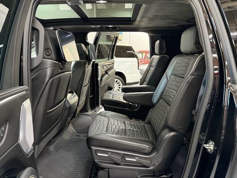 Used 2023 Cadillac Escalade ESV Sport Platinum image 15