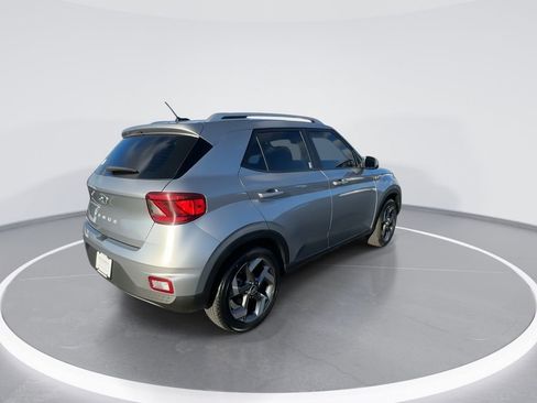 Used 2024 Hyundai Venue SEL image 8