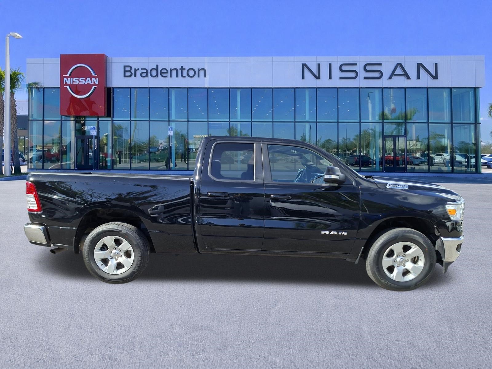 Used 2022 RAM 1500 Big Horn AWD/4WD image 4