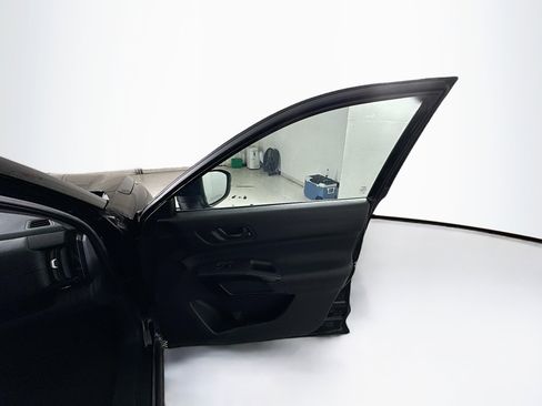 Used 2025 Nissan Pathfinder SV image 33