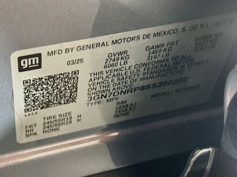 Used 2025 Chevrolet Equinox EV LT FWD image 12