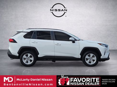 Used 2020 Toyota RAV4 XLE FWD image 6