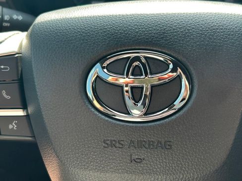 Used 2025 Toyota Sienna XSE w/ XSE Plus Package FWD image 42