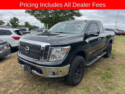 Used 2018 Nissan Titan SV w/ SV Convenience Package AWD/4WD image 11