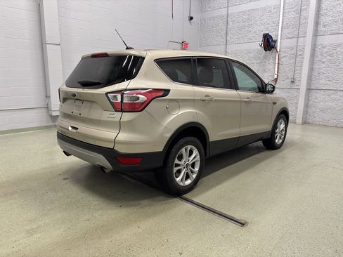 Used 2017 Ford Escape SE image 3