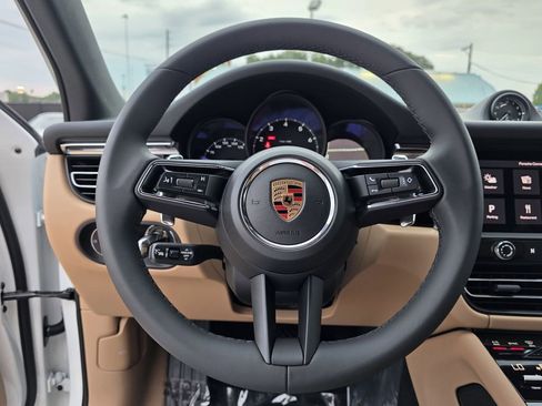 Used 2026 Porsche Macan AWD/4WD image 39