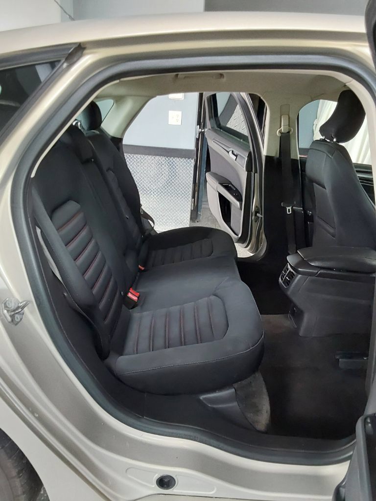 Used 2015 Ford Fusion SE w/ Equipment Group 201A FWD image 18