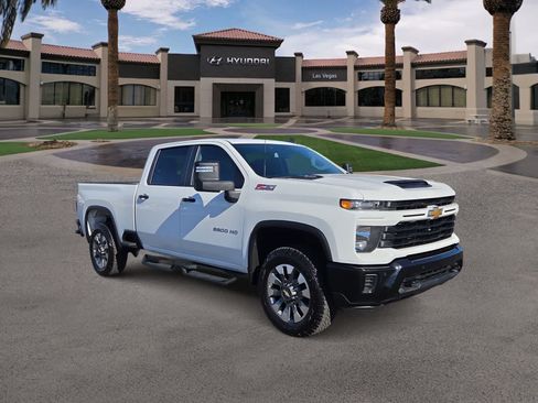 Used 2025 Chevrolet Silverado 2500 Custom w/ Custom Value Package AWD/4WD image 2