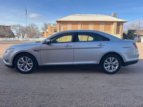Used 2010 Ford Taurus SEL FWD image 9