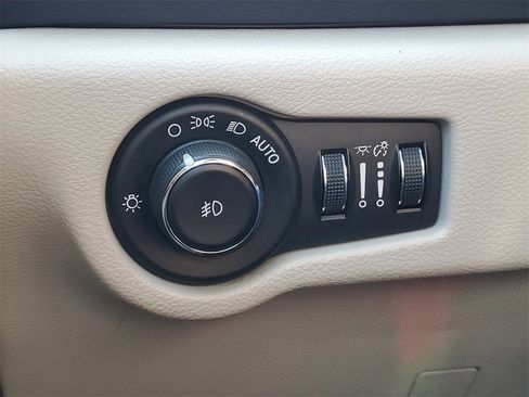 Used 2017 Chrysler Pacifica Touring-L image 17