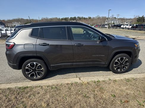 Used 2022 Jeep Compass Limited image 11