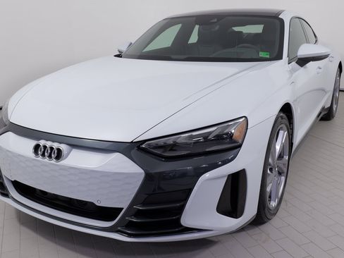 Used 2023 Audi e-tron GT Premium Plus image 5