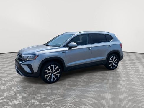Used 2022 Volkswagen Taos SE AWD/4WD image 3