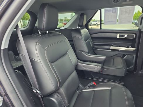 Used 2022 Ford Explorer XLT w/ Equipment Group 202A image 37