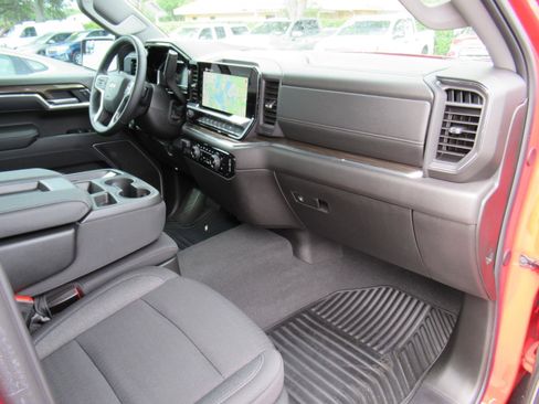Used 2025 Chevrolet Silverado 1500 LT image 12