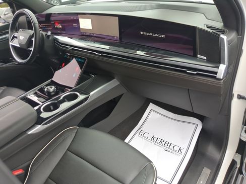Certified 2025 Cadillac Escalade Sport AWD/4WD image 28