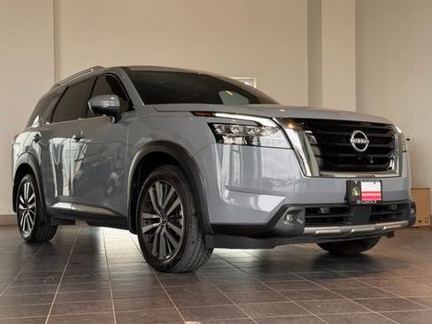 Used 2022 Nissan Pathfinder Platinum w/ Cargo Package image 16