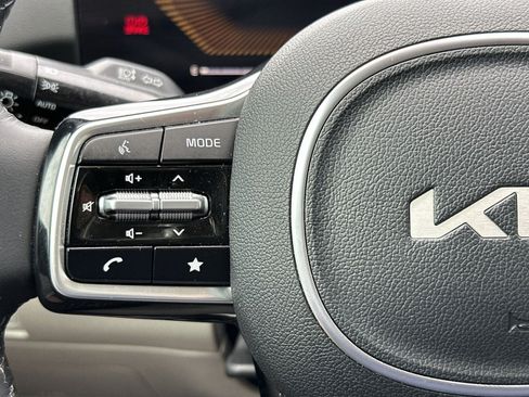 Used 2025 Kia Sorento S AWD/4WD image 29