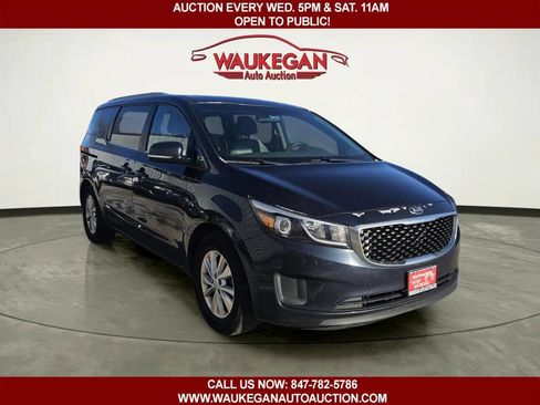 Used 2015 Kia Sedona LX image 3