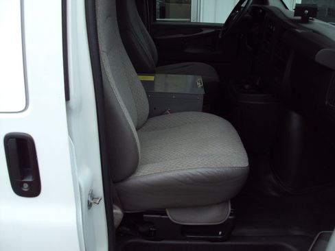 Used 2011 Chevrolet Express 1500 AWD image 15