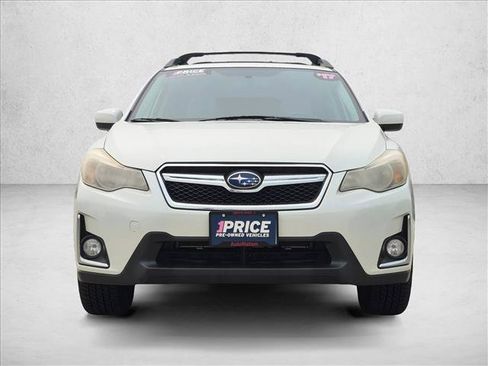 Used 2017 Subaru Crosstrek 2.0i Premium w/ Moonroof Package AWD/4WD image 2