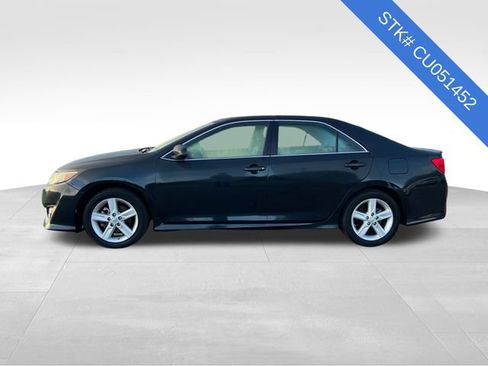 Used 2012 Toyota Camry L image 4