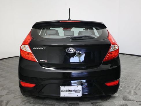 Used 2012 Hyundai Accent SE FWD image 3