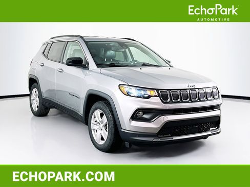 Used 2022 Jeep Compass Latitude FWD image 1
