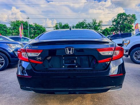 Used 2018 Honda Accord LX image 4
