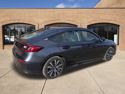 Used 2024 Honda Civic EX-L image 3
