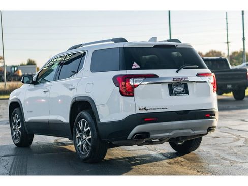 Used 2023 GMC Acadia SLE w/ Driver Convenience Package image 3