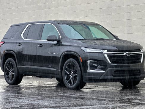 Certified 2022 Chevrolet Traverse LS image 1