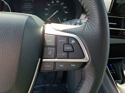 Certified 2023 Toyota Sienna XLE AWD/4WD image 25