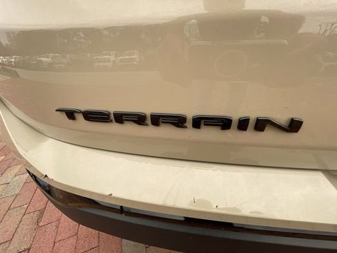 Used 2023 GMC Terrain SLT w/ Infotainment Package II image 31