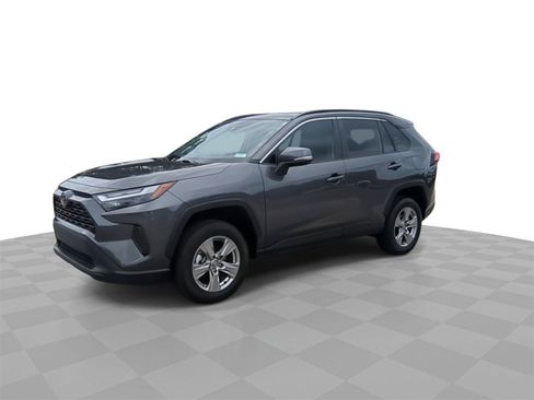 Used 2022 Toyota RAV4 XLE w/ Convenience Package image 4