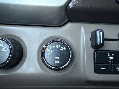 Used 2018 Chevrolet Suburban Premier image 29