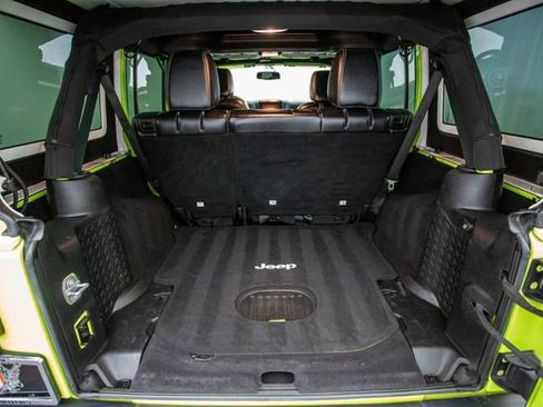 Used 2017 Jeep Wrangler Unlimited Rubicon image 40