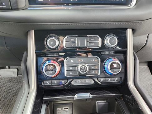 Used 2024 GMC Yukon Denali image 31