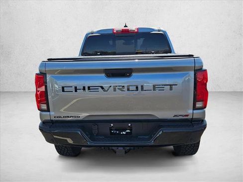 Used 2025 Chevrolet Colorado ZR2 w/ Technology Package AWD/4WD image 7