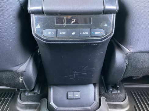 Used 2023 Toyota Highlander LE FWD image 28