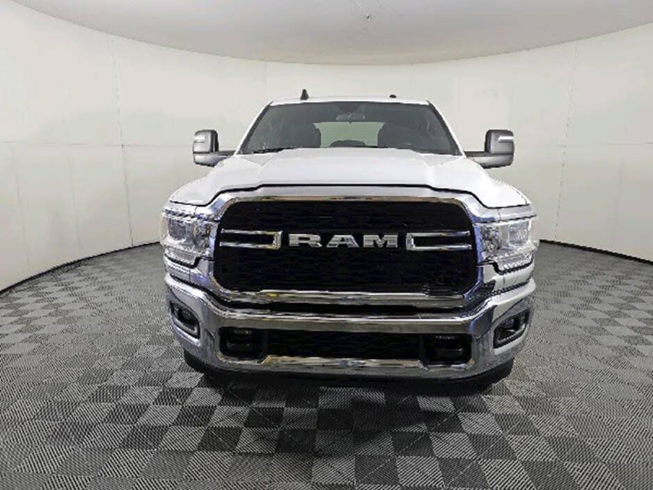 Used 2024 RAM 2500 Tradesman w/ Chrome Appearance Group AWD/4WD image 4