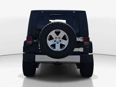 Used 2010 Jeep Wrangler Unlimited Sahara w/ Dual Top Group AWD/4WD image 5