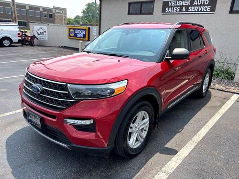 Used 2021 Ford Explorer XLT w/ Equipment Group 202A image 7