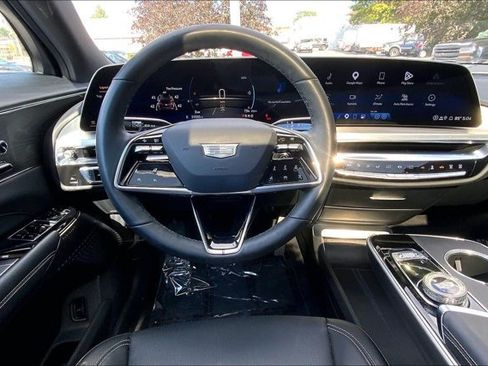 Used 2024 Cadillac Lyriq Luxury AWD/4WD image 4