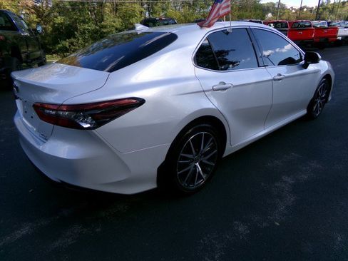 Used 2022 Toyota Camry XLE image 11