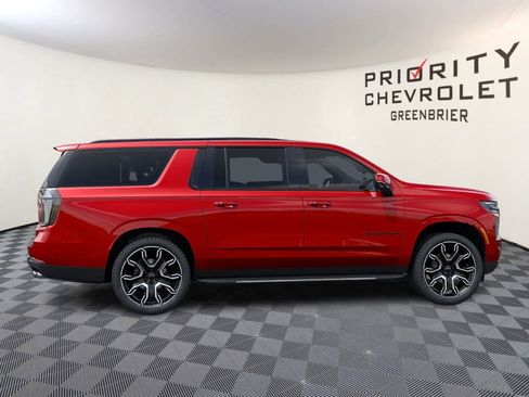 New 2026 Chevrolet Suburban RST w/ RST Capability Package AWD/4WD image 5